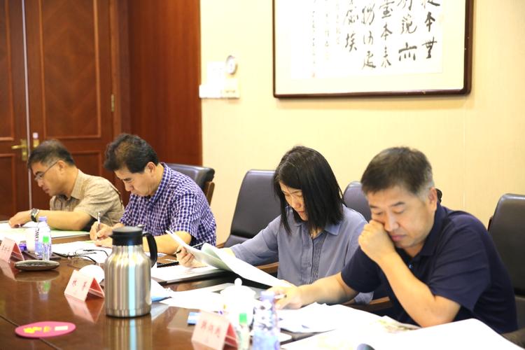 终评评审会上,董丽教授首先代表竞赛组织委员会对此次竞赛背景,竞赛